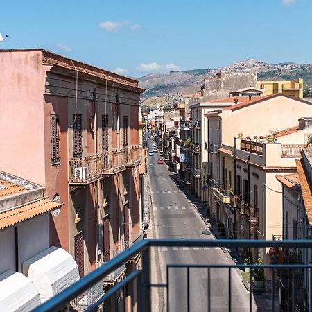 Appartamento Moderno In Centro Citta Sant'Agata di Militello Bagian luar foto