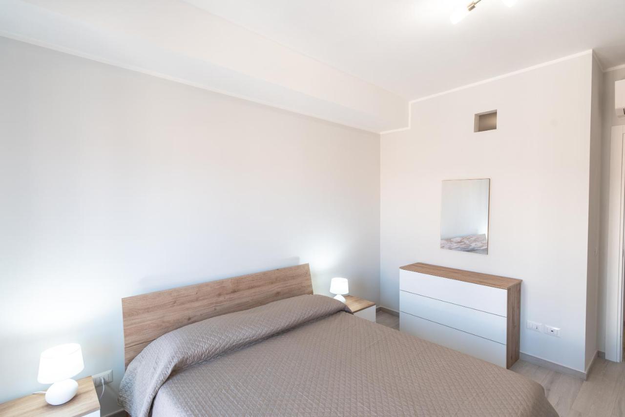 Appartamento Moderno In Centro Citta Sant'Agata di Militello Bagian luar foto