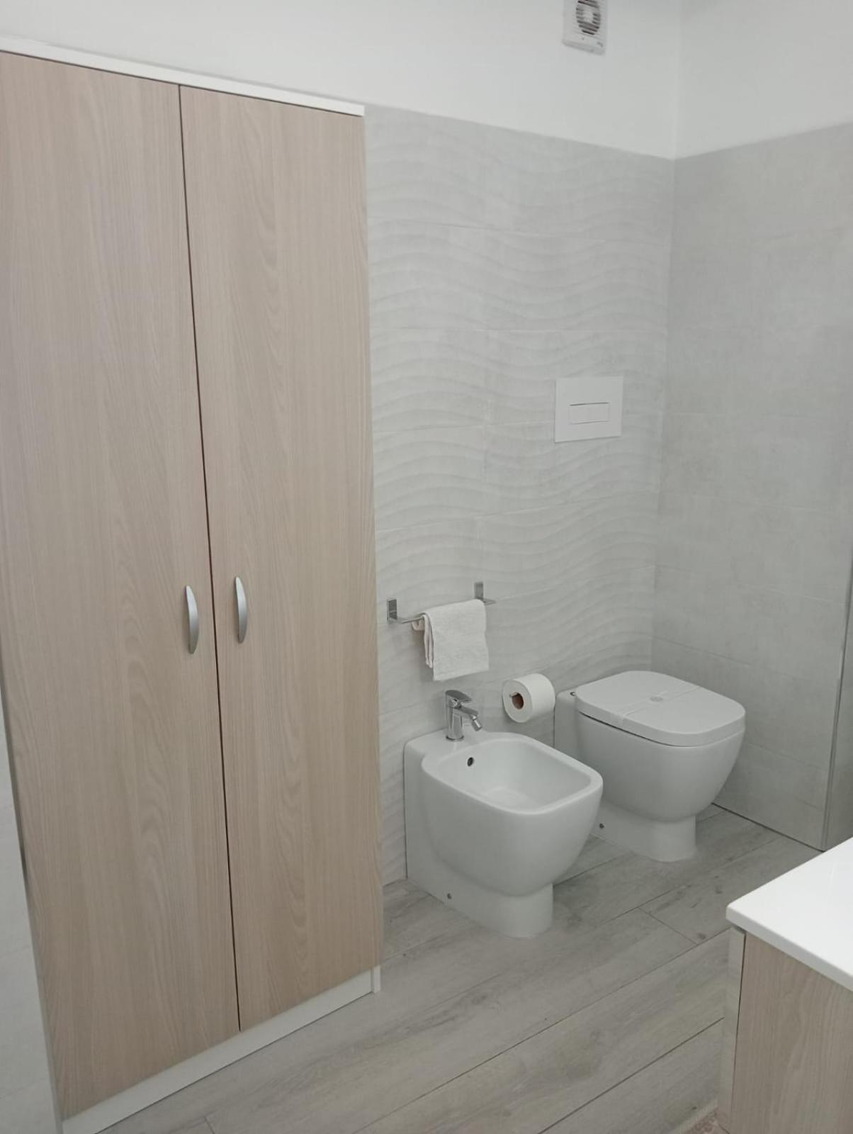 Appartamento Moderno In Centro Citta Sant'Agata di Militello Bagian luar foto