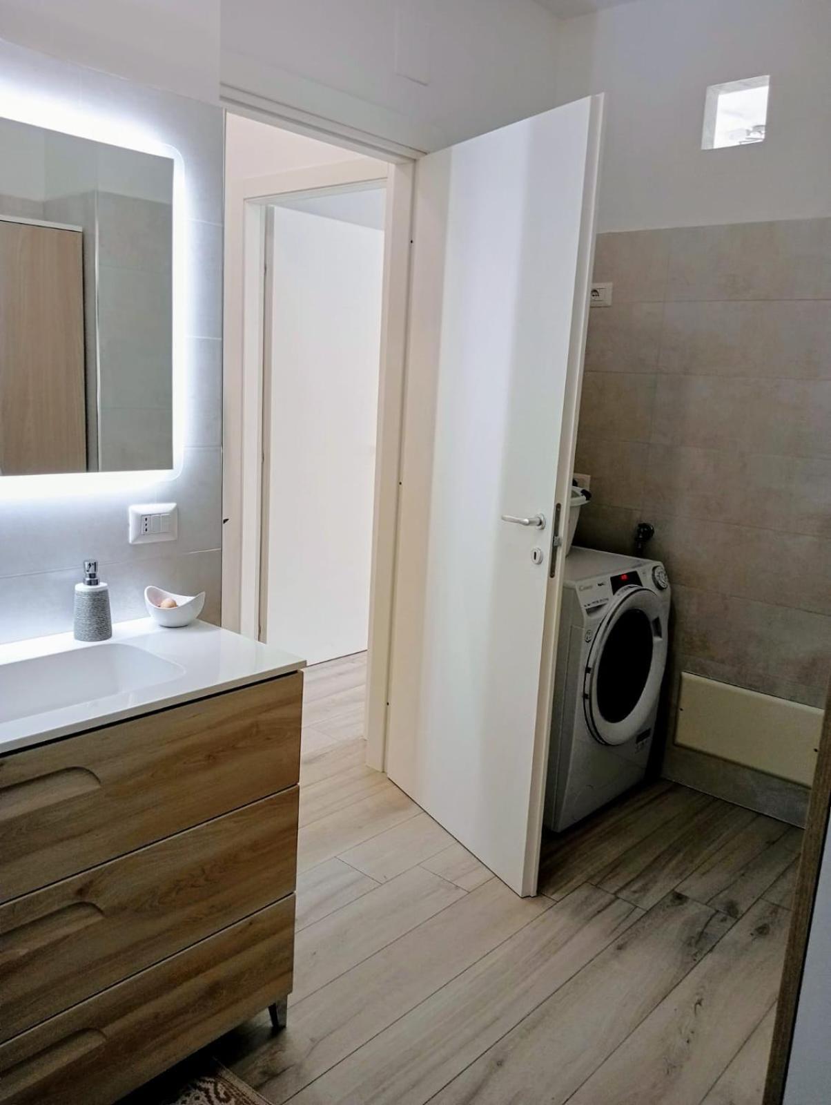 Appartamento Moderno In Centro Citta Sant'Agata di Militello Bagian luar foto